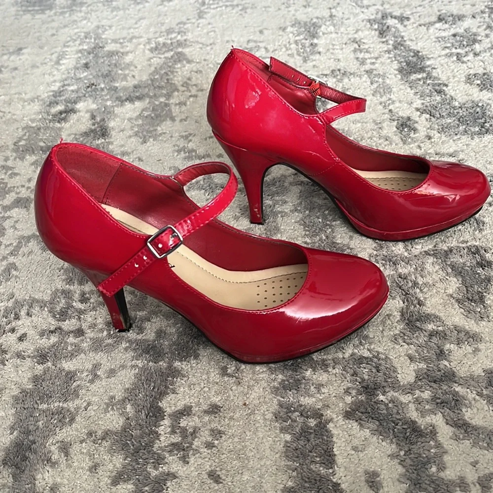 Red Heels - Picture 3 of 6